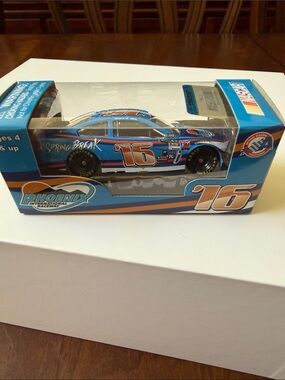 Team Caliber NASCAR 1:64 scale 2006 Phoenix international Raceway LE car #16
